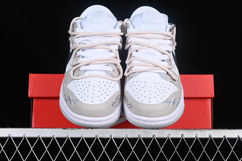 All Categories Nk SB Dunk Series Nk SB Dunk Low Low-top sneakers Nk Dunk Low Retro graffiti Stitched cross black and white gray SB strap low-top casual sneakers DV0831-101